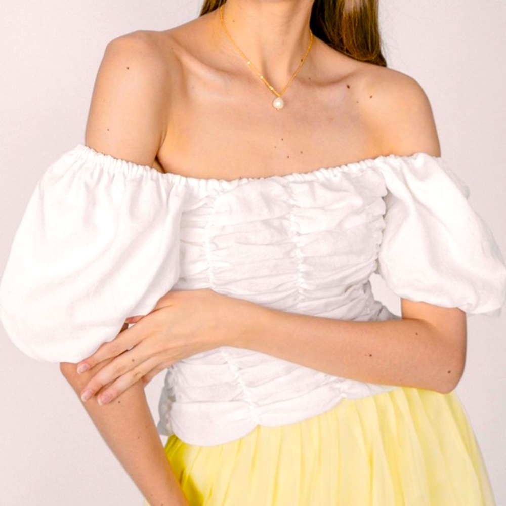 LEORA STUDIO OFF-SHOULDER RUCHED FLOWY SLEEVES TOP